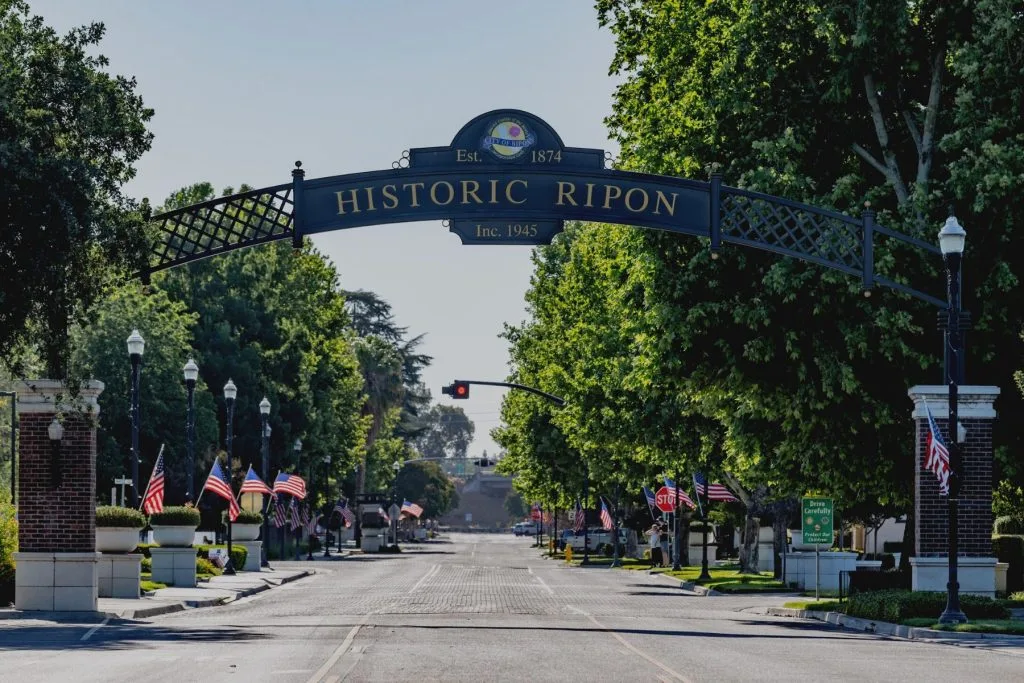 an image of ripon, california showcasing their iconic arch